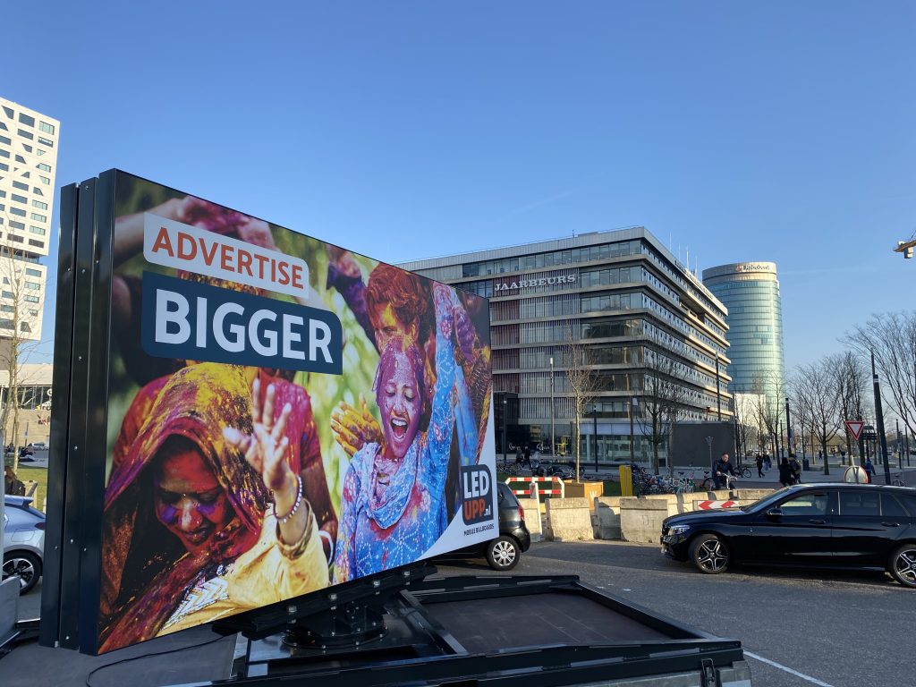 ledupp-moving-mobile-billboard